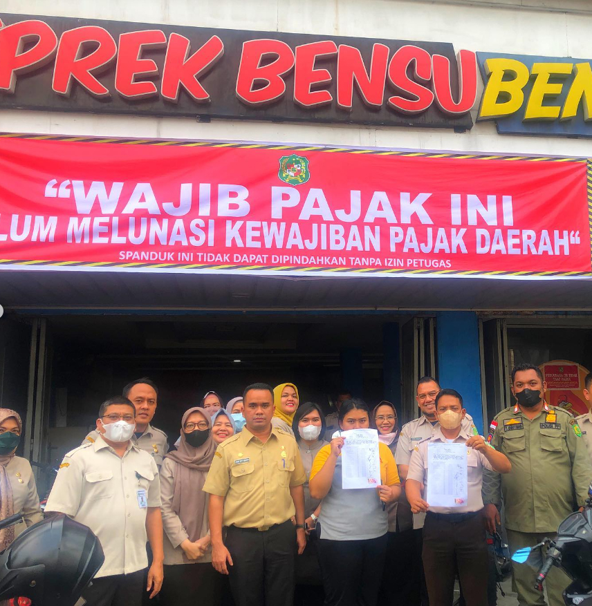 BPPRD Memasang Spanduk Wajib Pajak yang Belum Melunasi Pajak Daerah